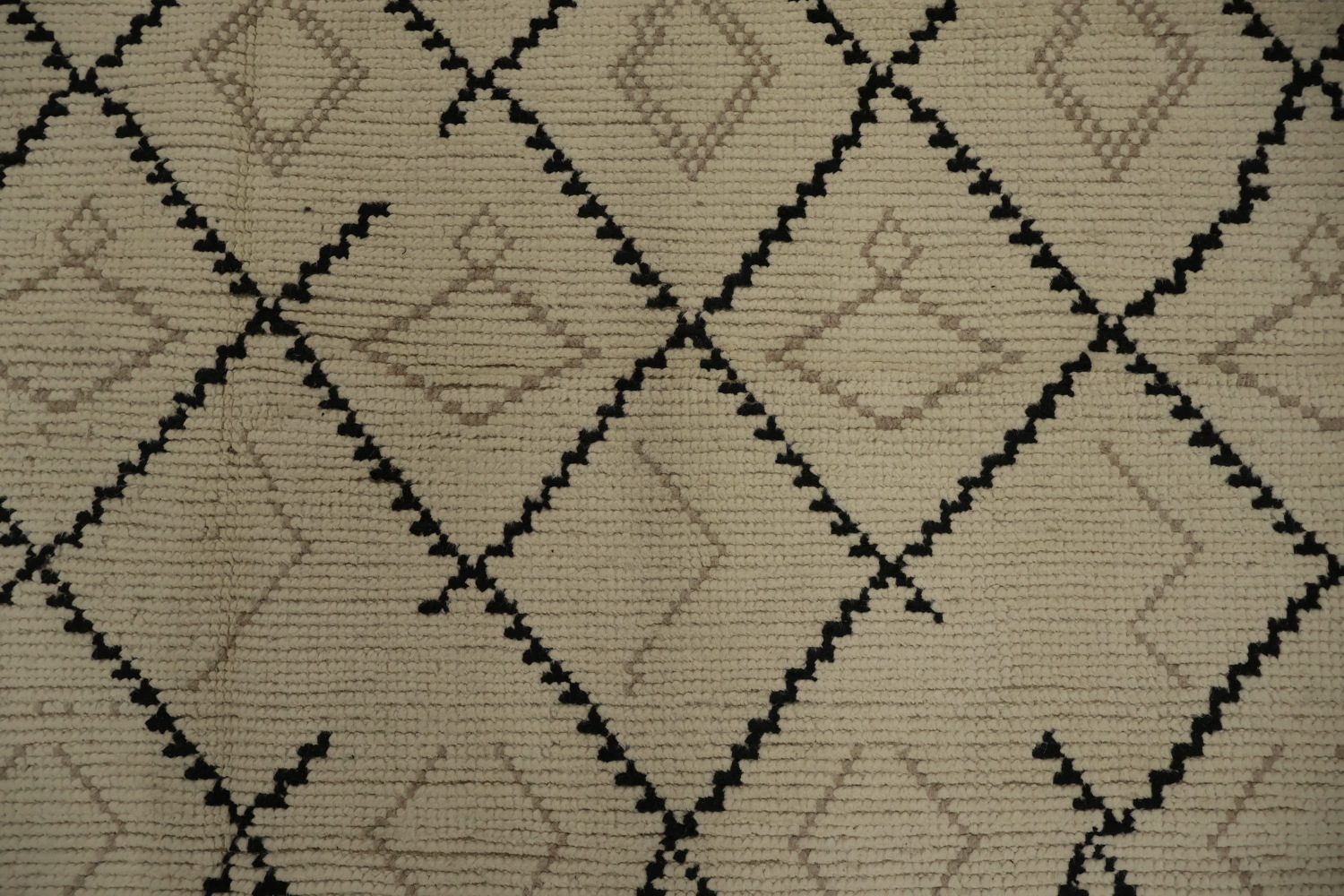 Geometric Elegance Handmade Wool Moroccan Area Rug 8x12