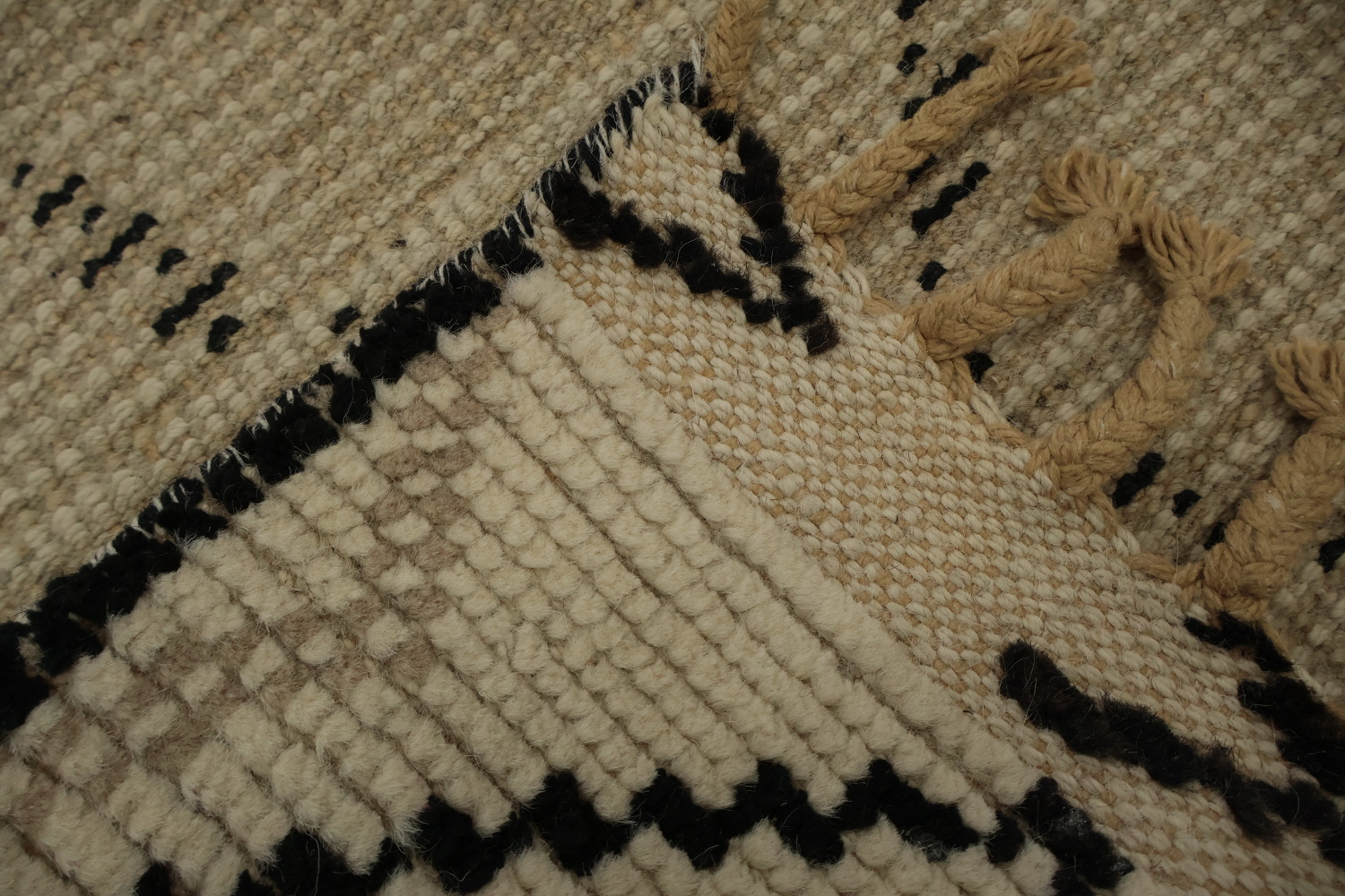 Geometric Elegance Handmade Wool Moroccan Area Rug 8x12