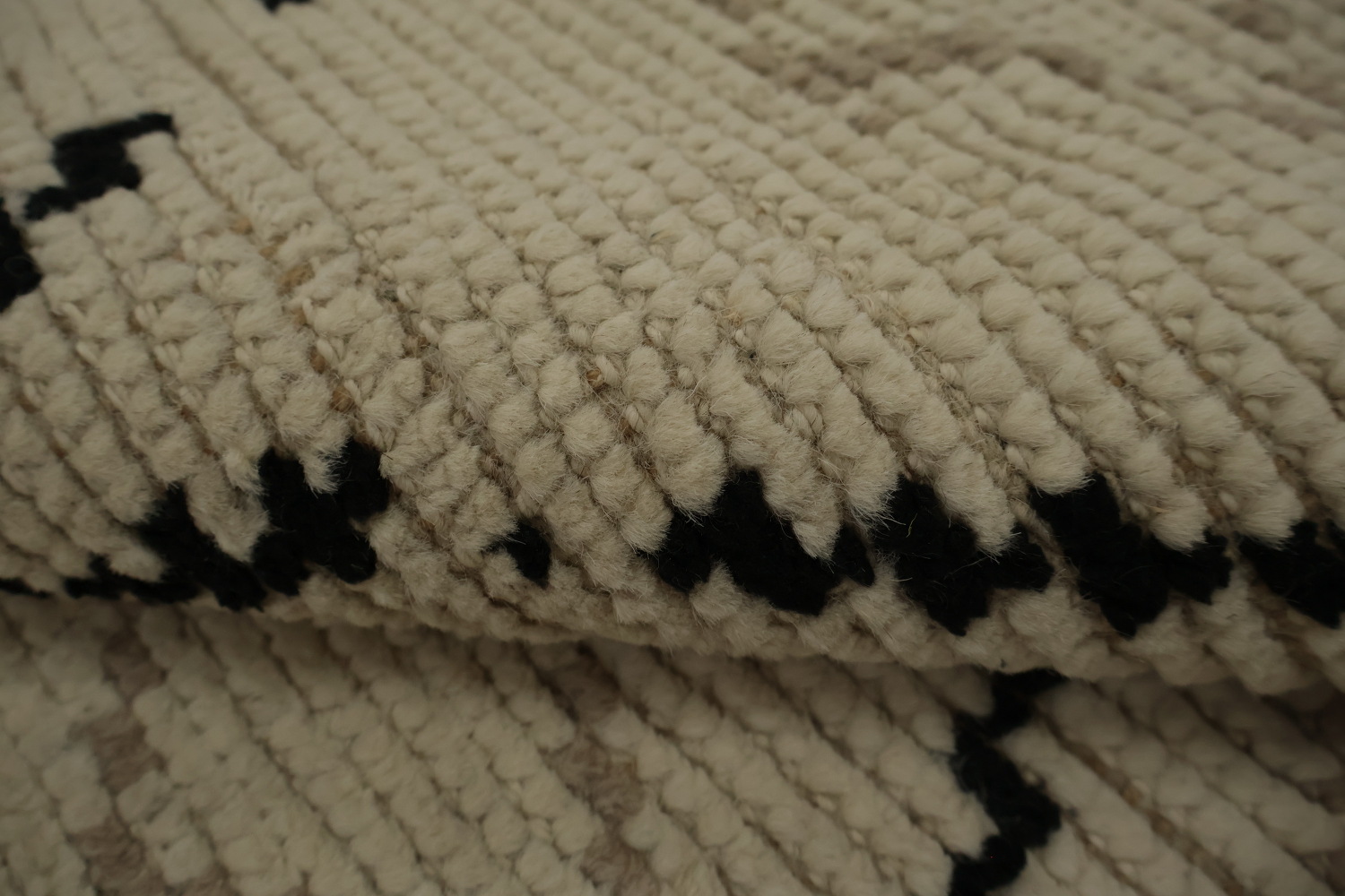 Geometric Elegance Handmade Wool Moroccan Area Rug 8x12