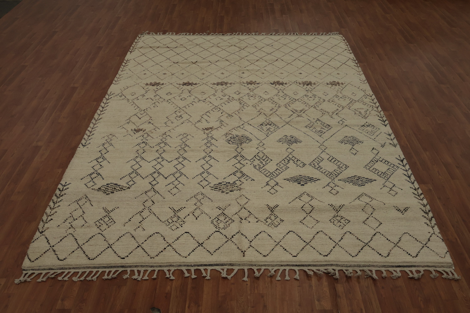 Elegant Moroccan Area Rug 8x12 for a Stylish Modern Living Room