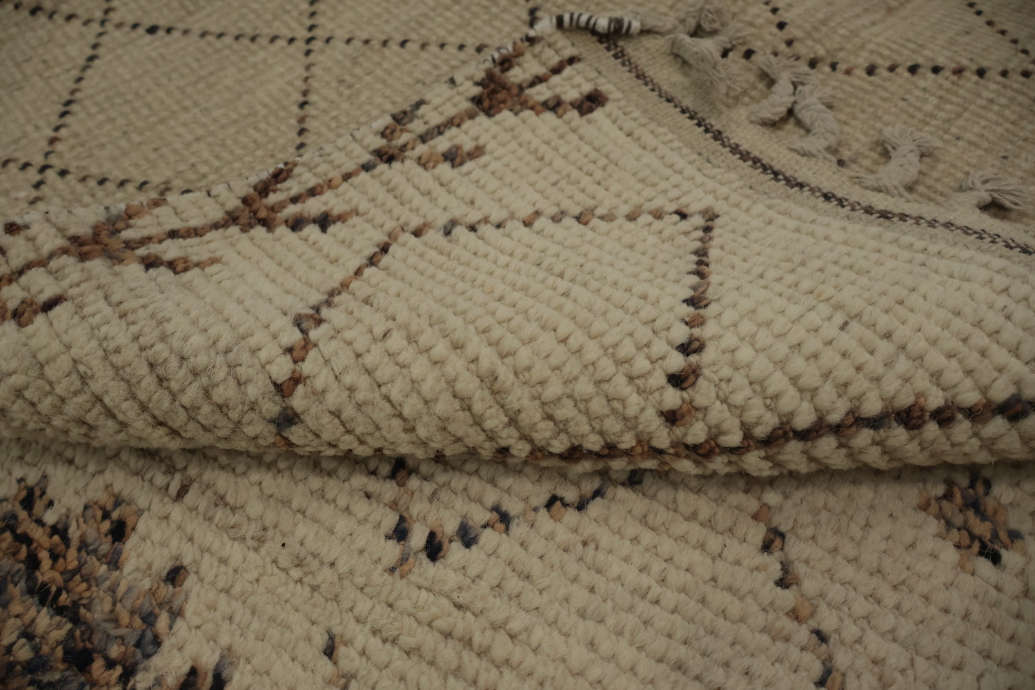 Elegant Moroccan Area Rug 8x12 for a Stylish Modern Living Room