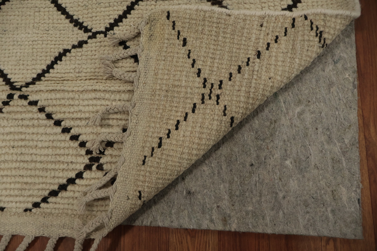 Intricate Trellis-Patterned Moroccan Area Rug 9x13 in Neutral Tones