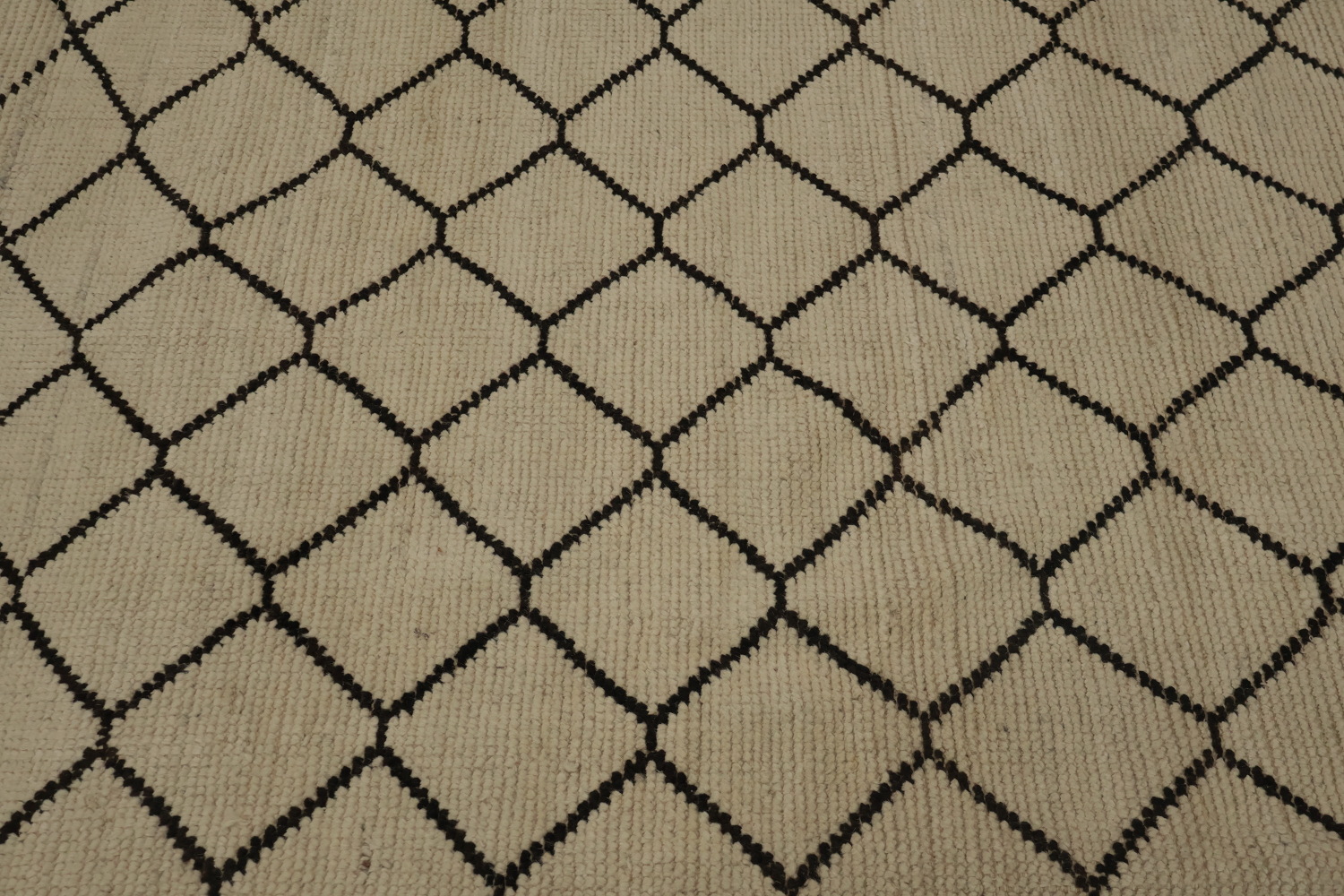 Intricate Trellis-Patterned Moroccan Area Rug 9x13 in Neutral Tones