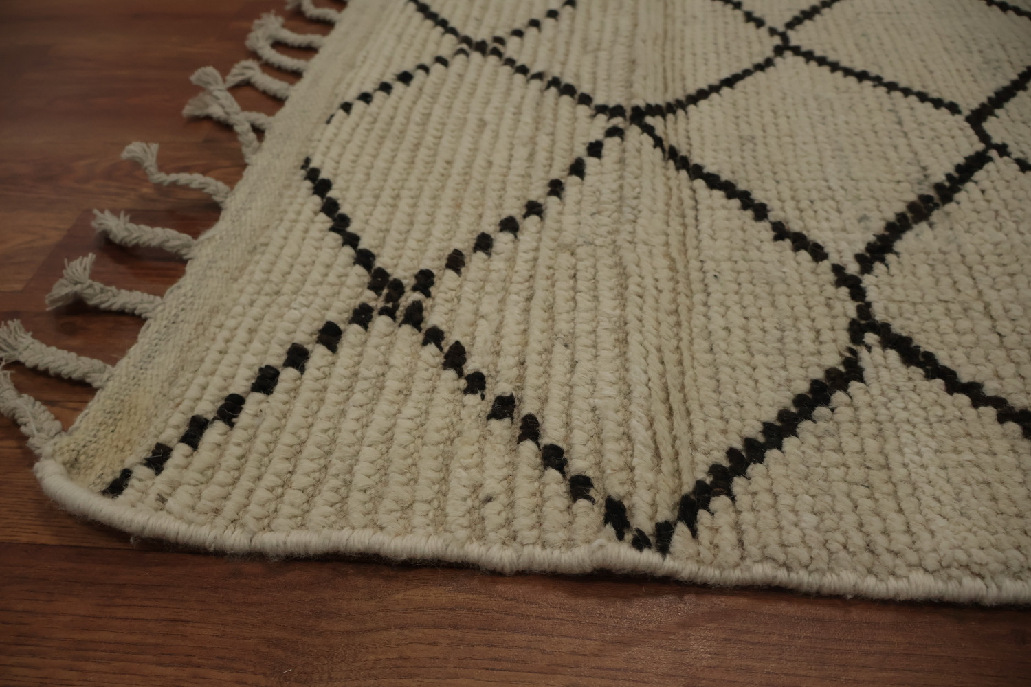 Intricate Trellis-Patterned Moroccan Area Rug 9x13 in Neutral Tones