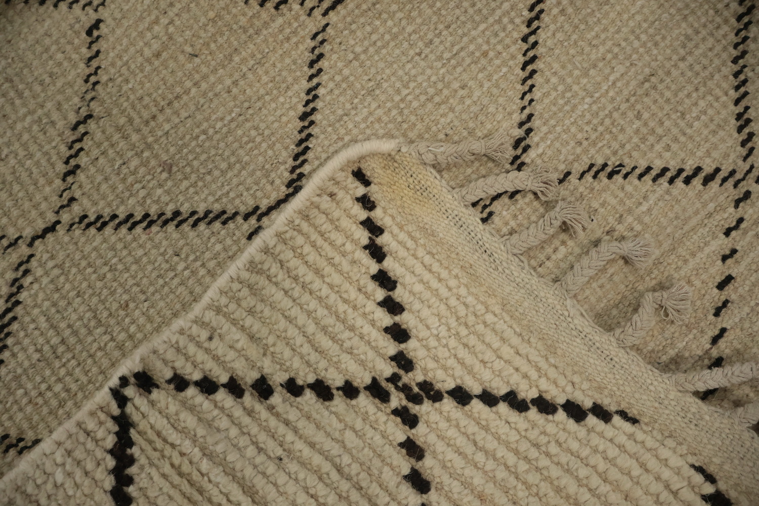 Intricate Trellis-Patterned Moroccan Area Rug 9x13 in Neutral Tones