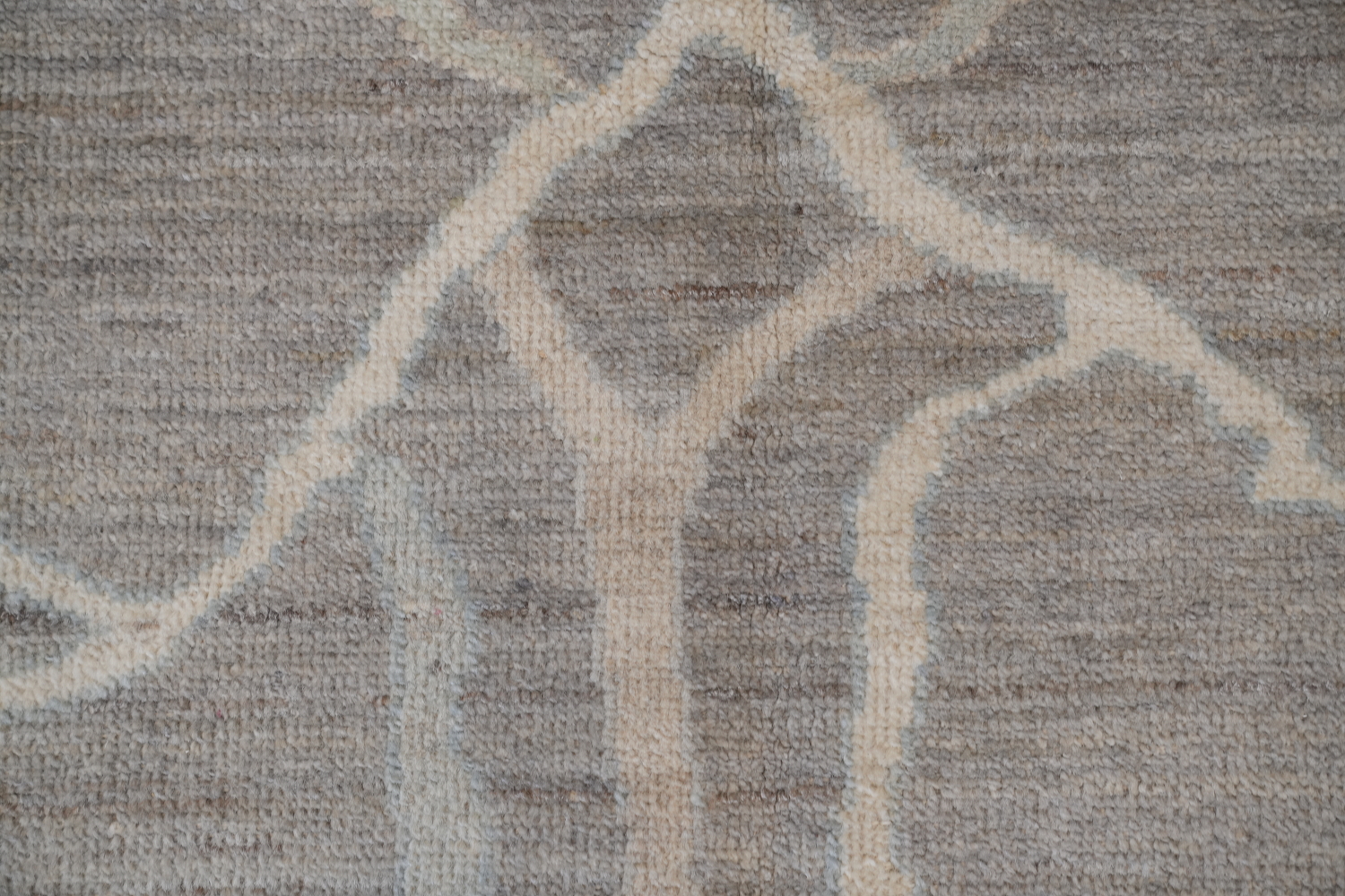 Elegant Traditional Grey and Ivory Oushak Turkish Rug 9x12 ft