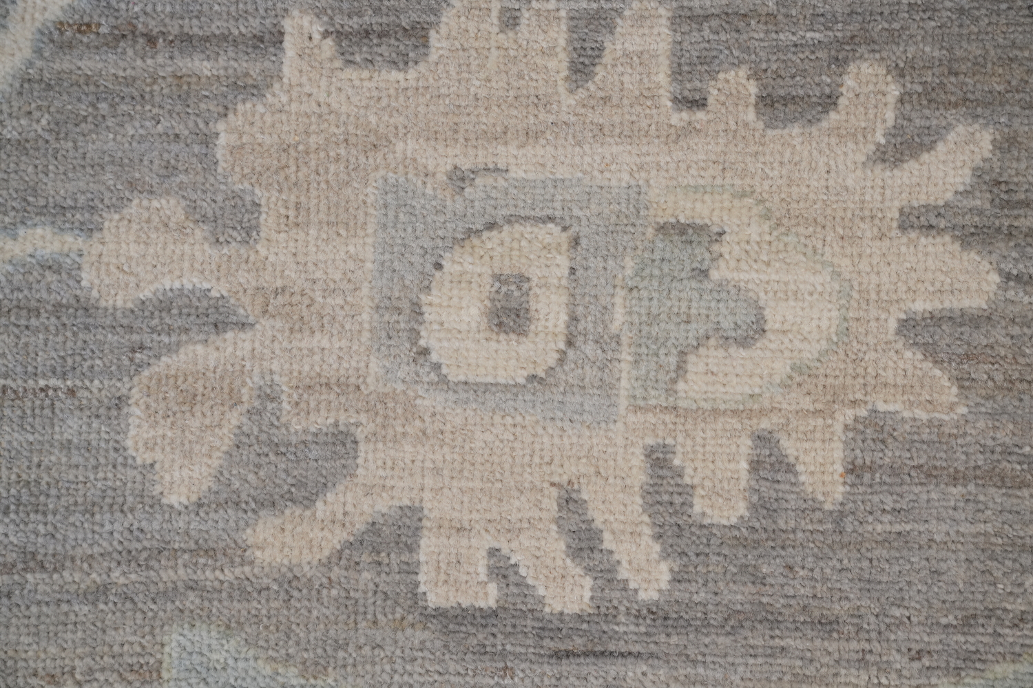 Elegant Traditional Grey and Ivory Oushak Turkish Rug 9x12 ft