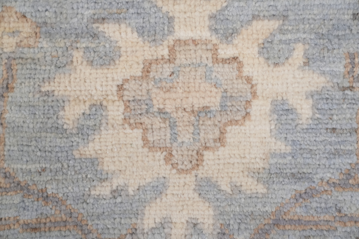 Elegant Silver and Beige Oushak Turkish Vegetable Dye Rug 9x12 ft