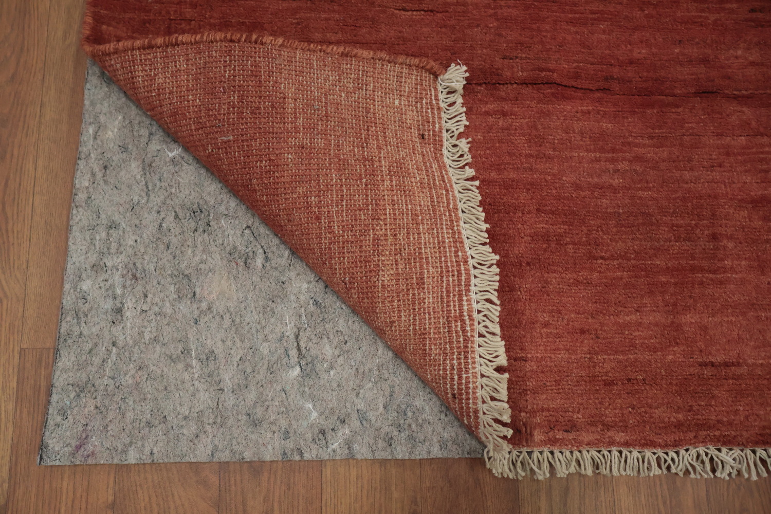 Luxurious Red Carpet for Modern Home Décor 8x10