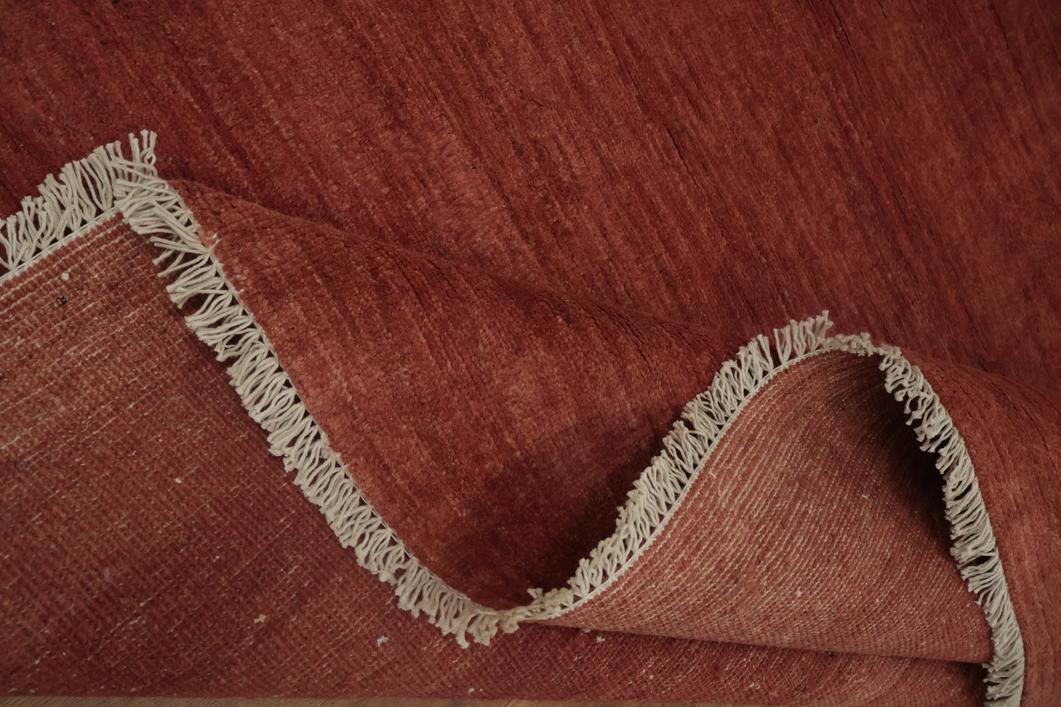 Luxurious Red Carpet for Modern Home Décor 8x10