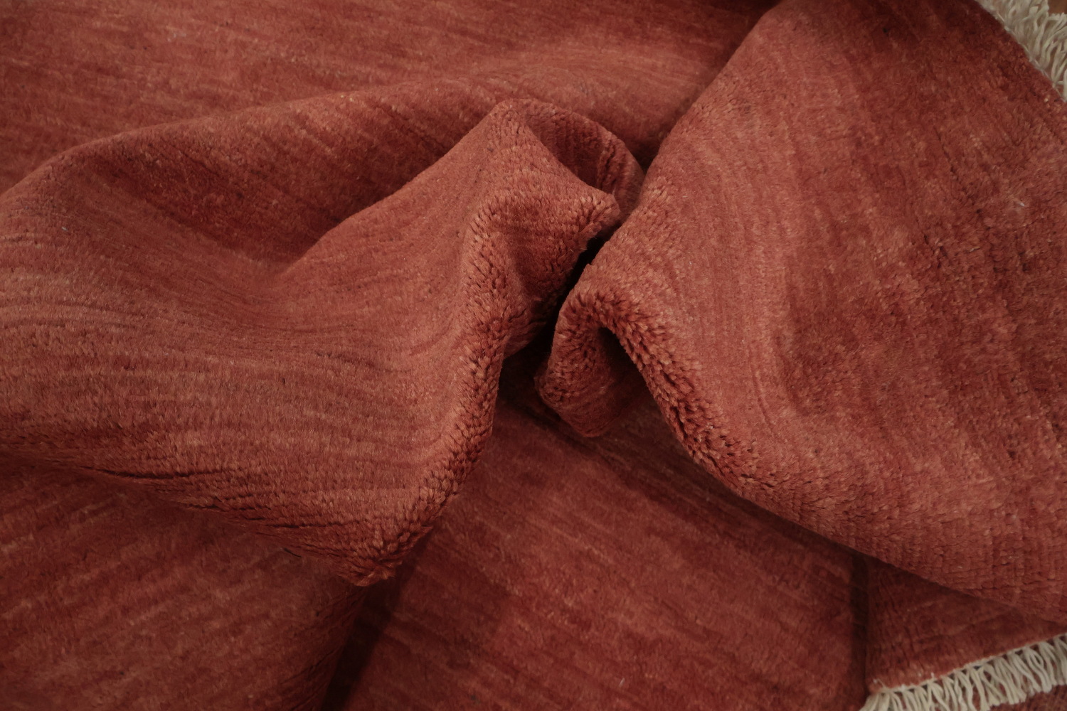 Luxurious Red Carpet for Modern Home Décor 8x10