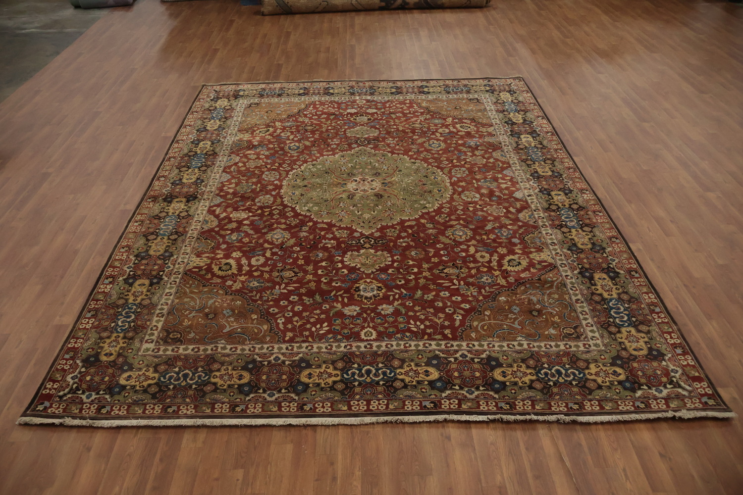 Richly Detailed Kashan Area Rug 9x12 with Classic Floral Borders