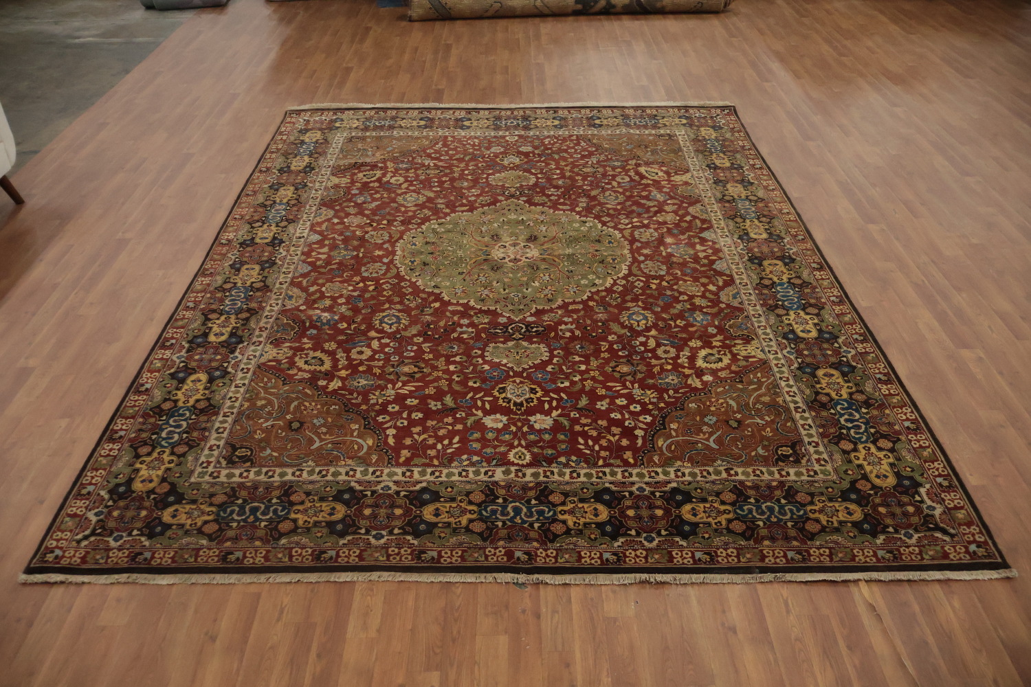 Richly Detailed Kashan Area Rug 9x12 with Classic Floral Borders