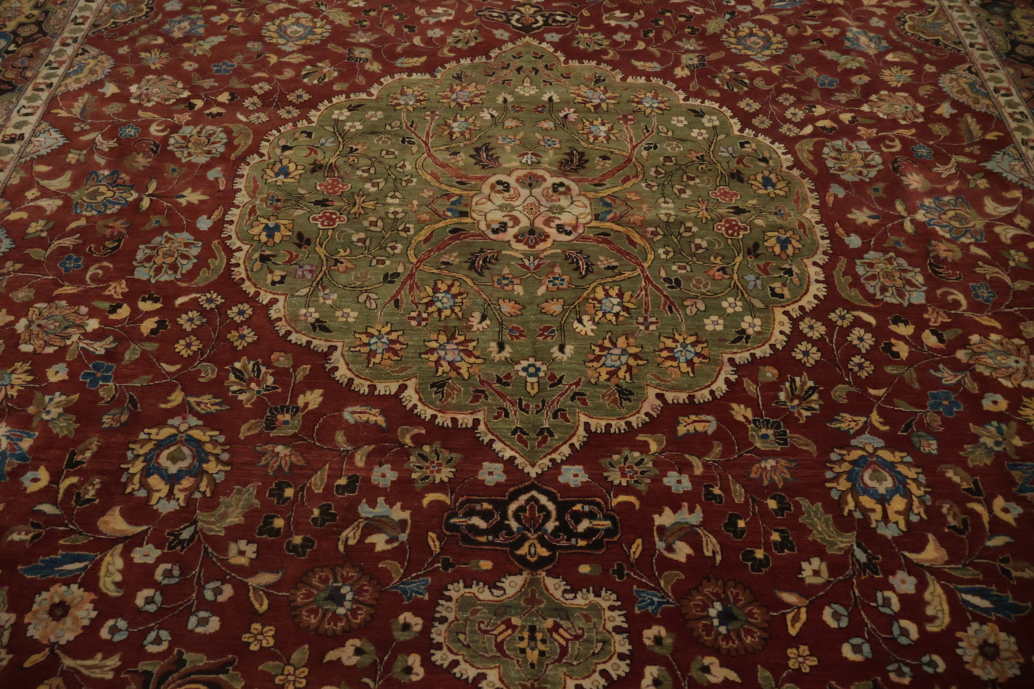 Richly Detailed Kashan Area Rug 9x12 with Classic Floral Borders