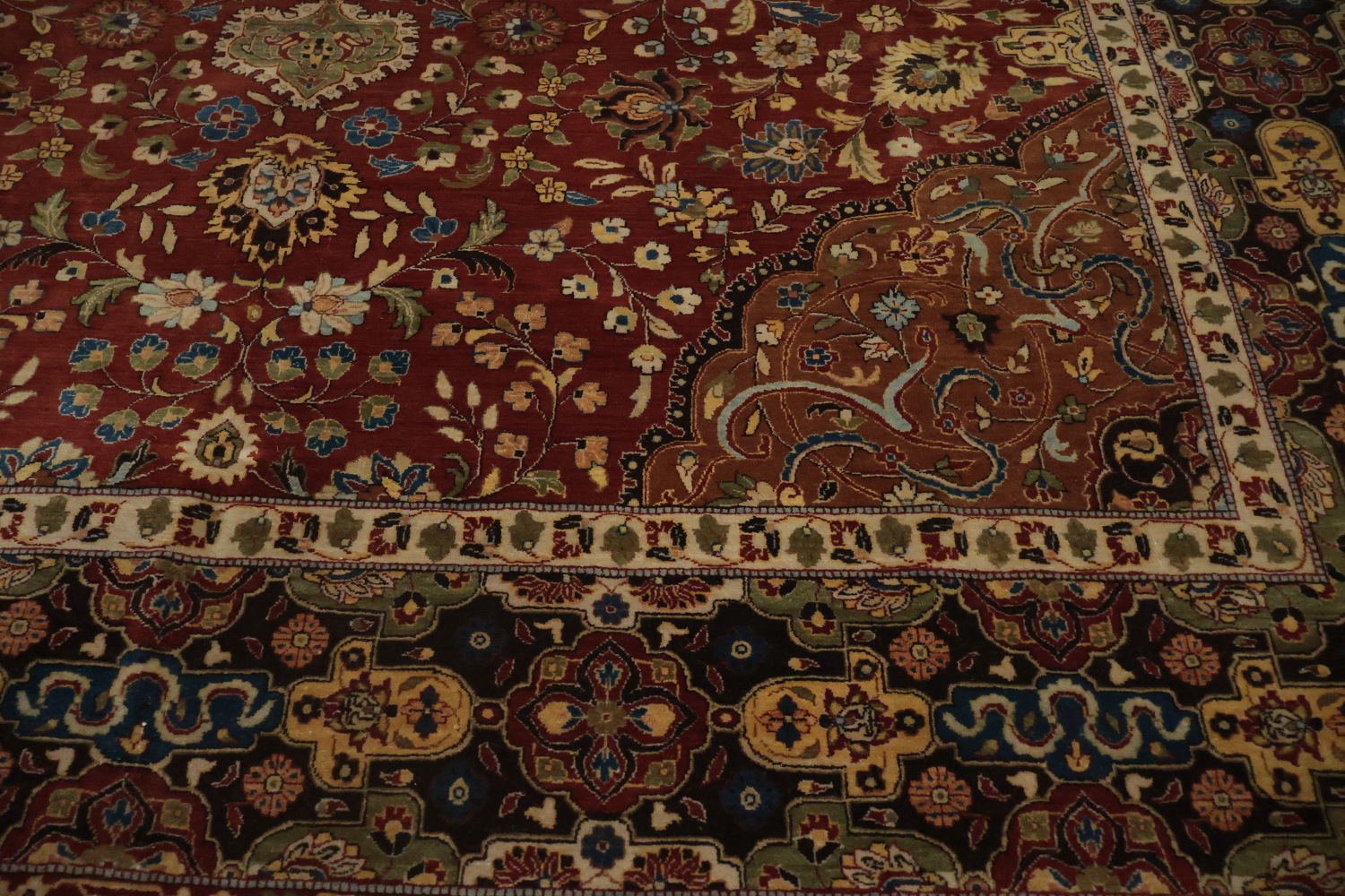 Richly Detailed Kashan Area Rug 9x12 with Classic Floral Borders