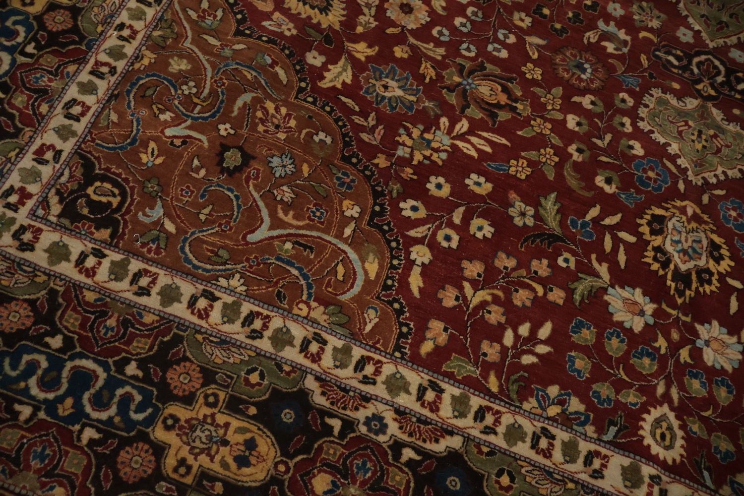 Richly Detailed Kashan Area Rug 9x12 with Classic Floral Borders