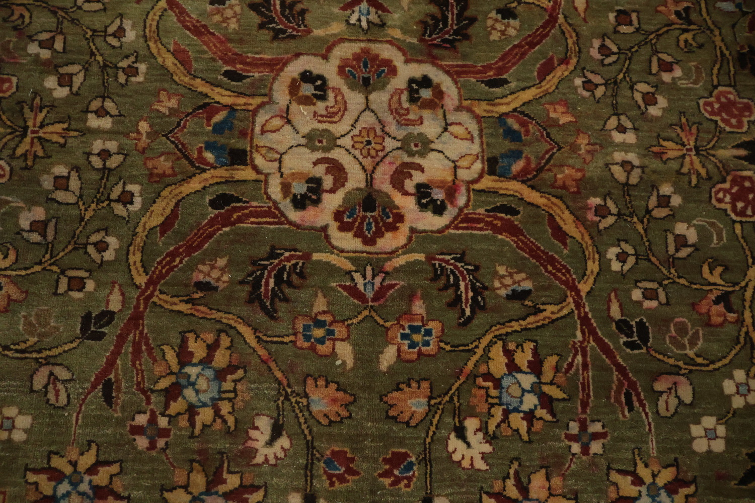 Richly Detailed Kashan Area Rug 9x12 with Classic Floral Borders