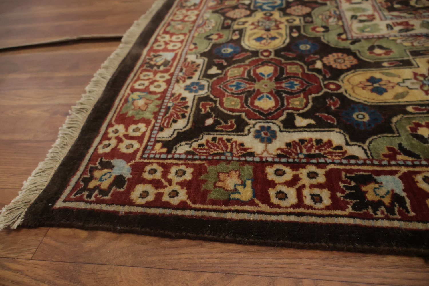 Richly Detailed Kashan Area Rug 9x12 with Classic Floral Borders