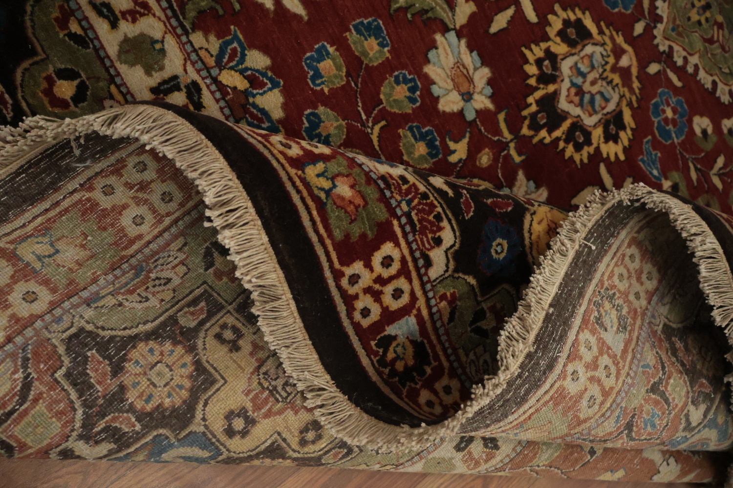 Richly Detailed Kashan Area Rug 9x12 with Classic Floral Borders