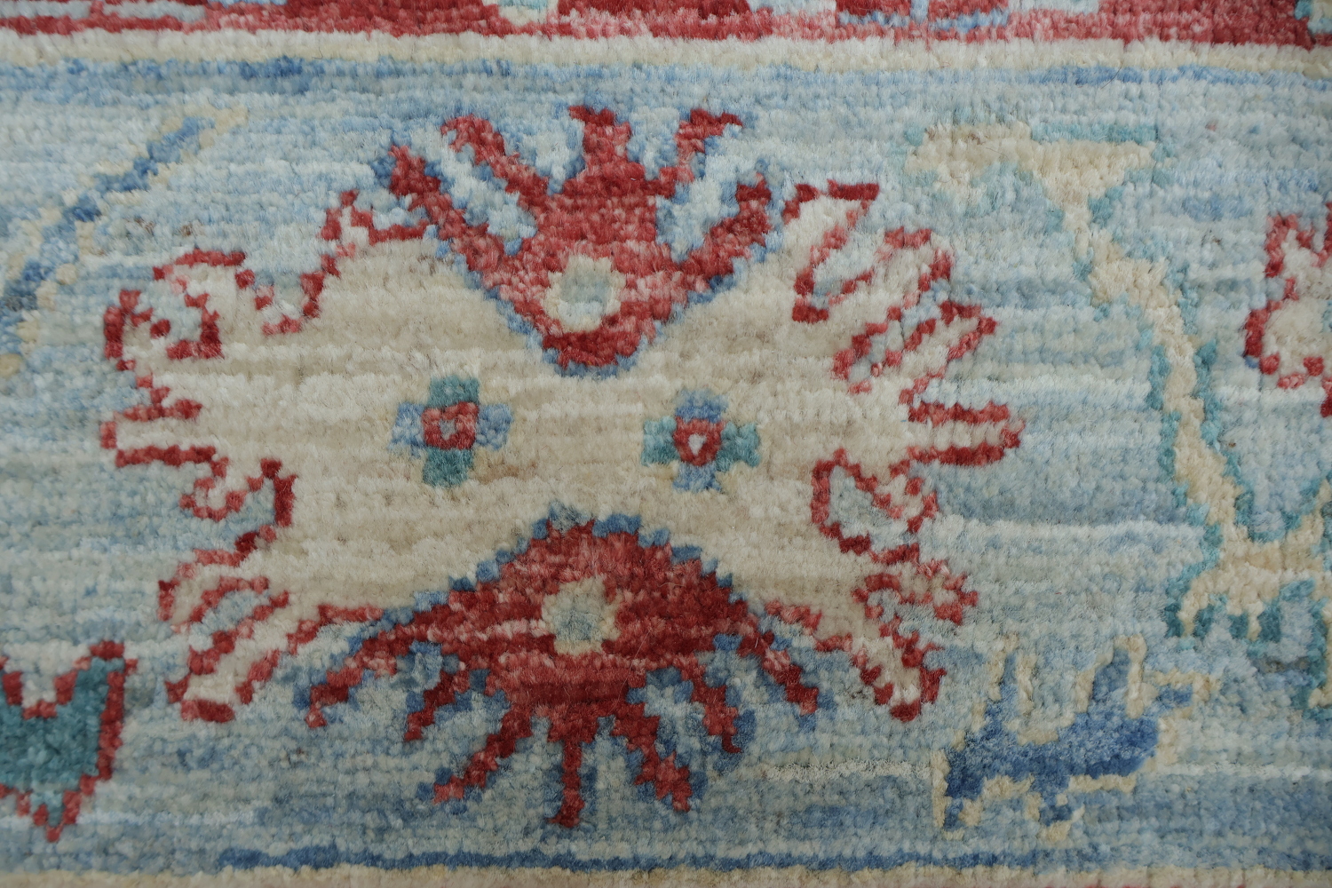 Soft Toned Ziegler Area Rug with Traditional Ornate Design Patterns 6x9