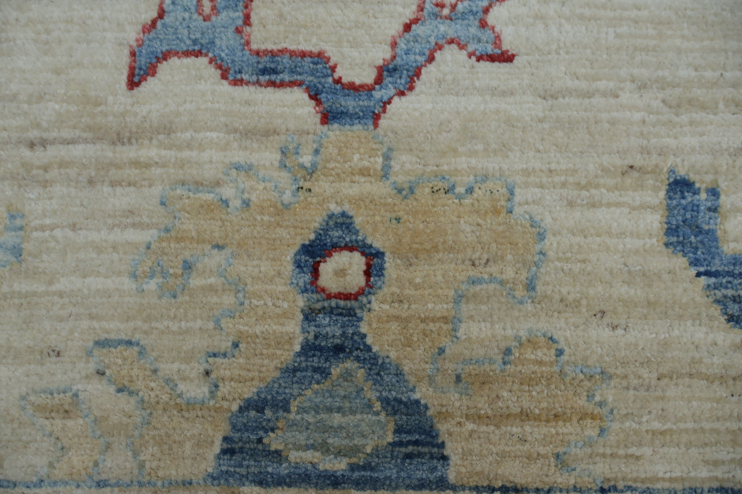 Soft Toned Ziegler Area Rug with Traditional Ornate Design Patterns 6x9