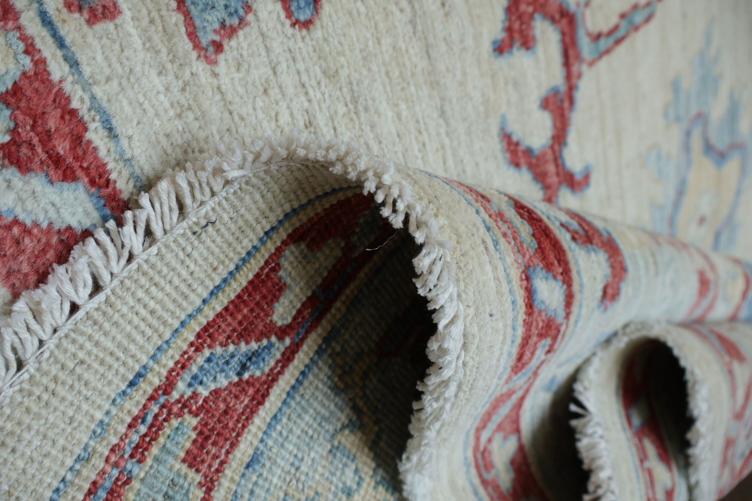 Soft Toned Ziegler Area Rug with Traditional Ornate Design Patterns 6x9