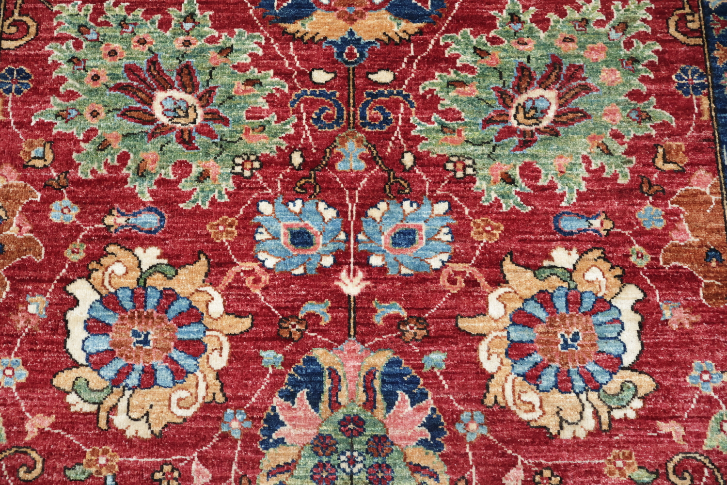 Elegant Red and Blue Botanical Patterned Ziegler Area Rug for Stylish Homes 5x7