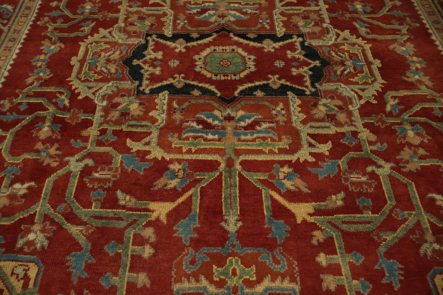 Vintage Inspired Heriz Serapi Area Rug with Rich Colors and Design 9x12
