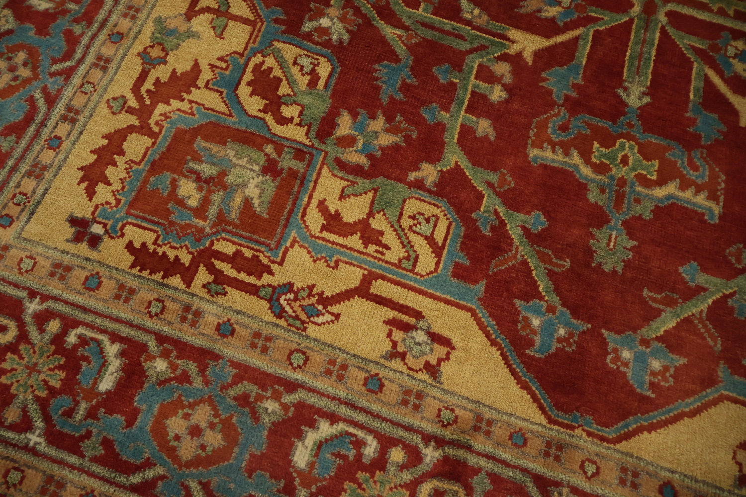 Vintage Inspired Heriz Serapi Area Rug with Rich Colors and Design 9x12