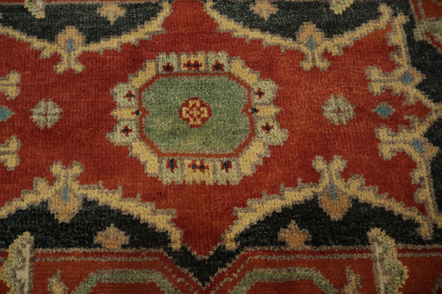 Vintage Inspired Heriz Serapi Area Rug with Rich Colors and Design 9x12