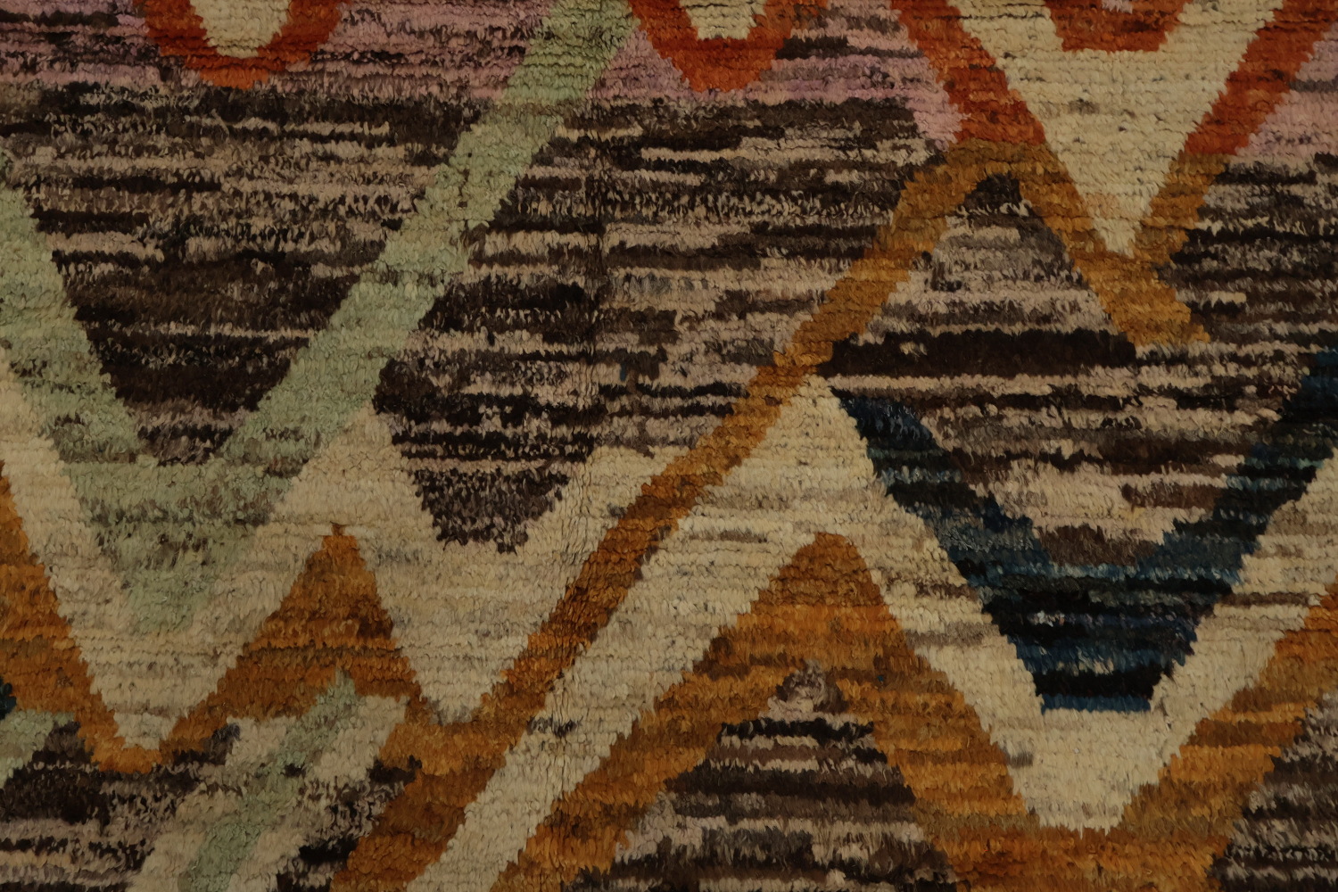 Zigzag Design Moroccan Area Rug 9x12 with Earthy Tones and Patterns