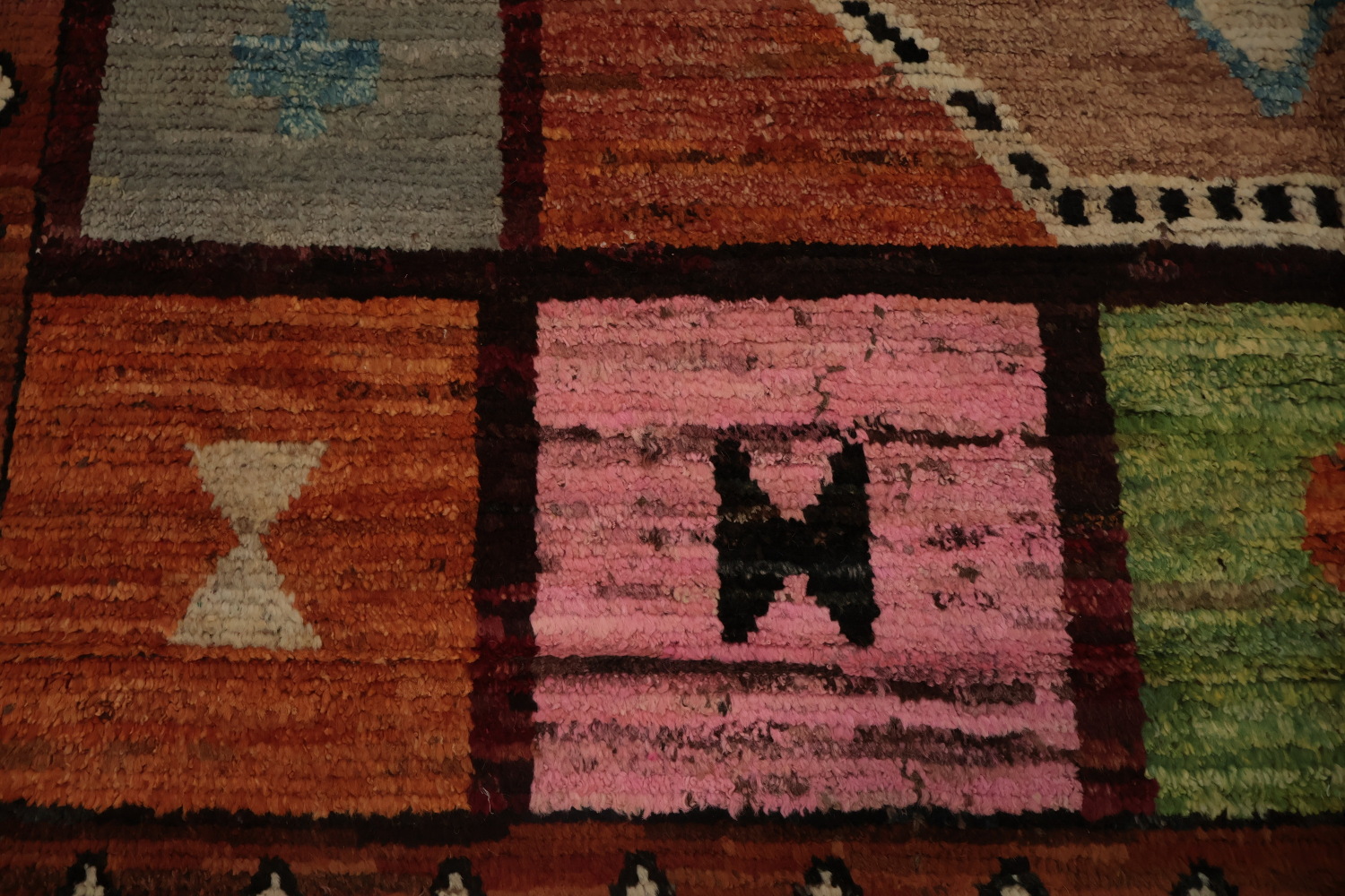 Artistic Moroccan Area Rug 7x10 with Eye-Catching Multicolored Borders
