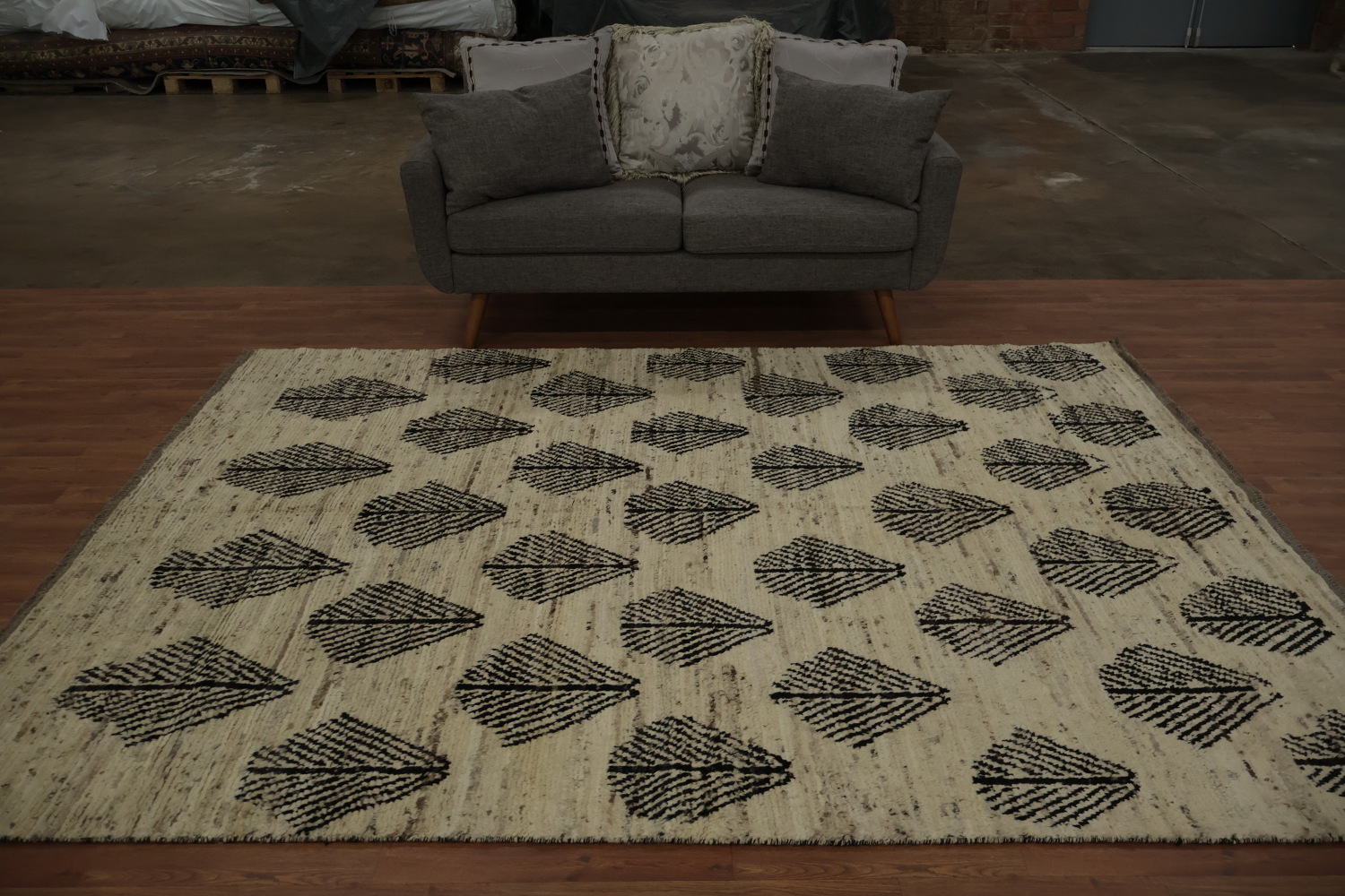 Chic Moroccan Area Rug 7x9 with Distinct Black Leaf Designs