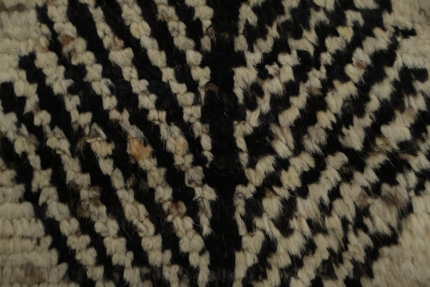 Chic Moroccan Area Rug 7x9 with Distinct Black Leaf Designs