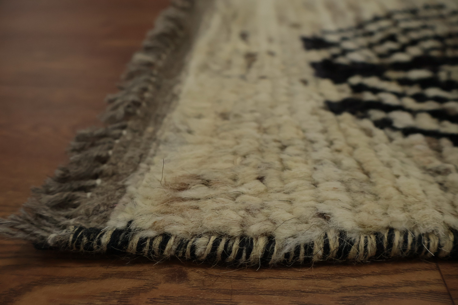 Chic Moroccan Area Rug 7x9 with Distinct Black Leaf Designs