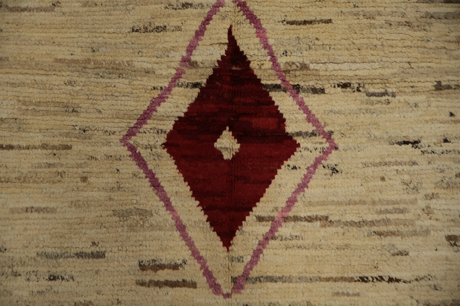Elegant Geometric Moroccan Area Rug 7x9 for Contemporary Spaces