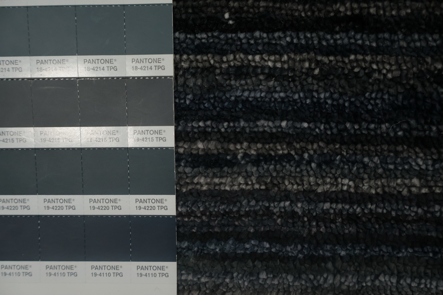 Minimalist Gabbeh Aquare Area Rug 10x10 with Hints of Color Patterns