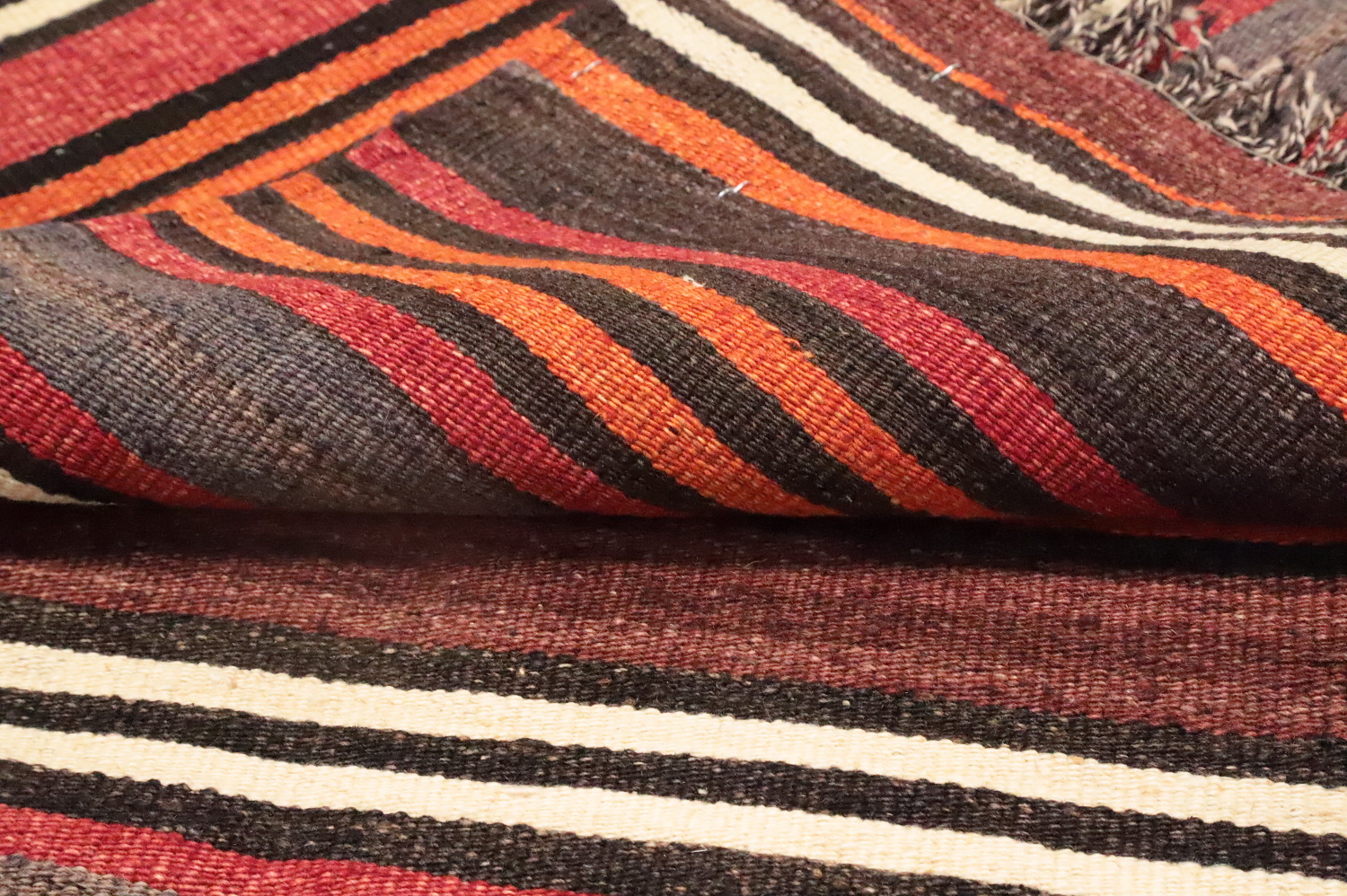 Warm Earth Tone Stripes Woven Kilim Area Rug 5x10 Perfect for Any Room