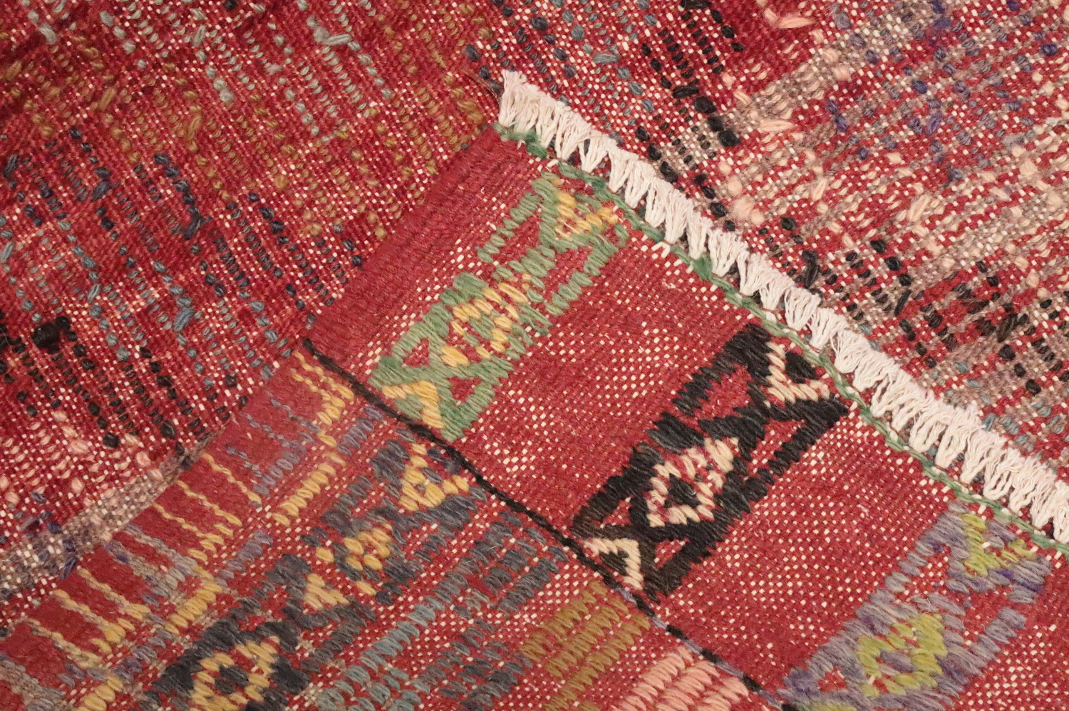 Elegant Diamond Pattern Kilim Area Rug 6x10 for Living Spaces