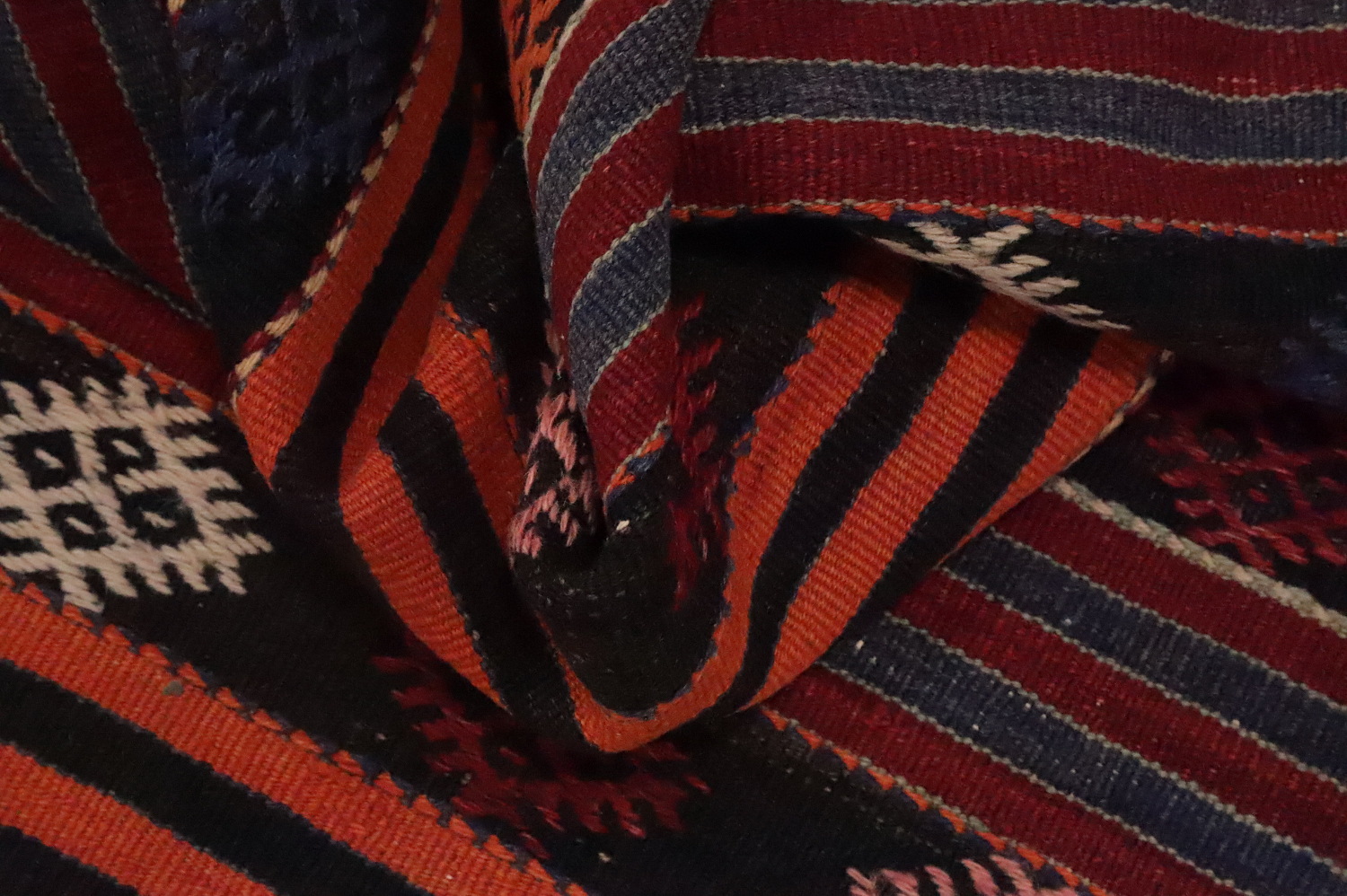 Handwoven Kilim Area Rug 6x10 with Bold Stripes for Living Room