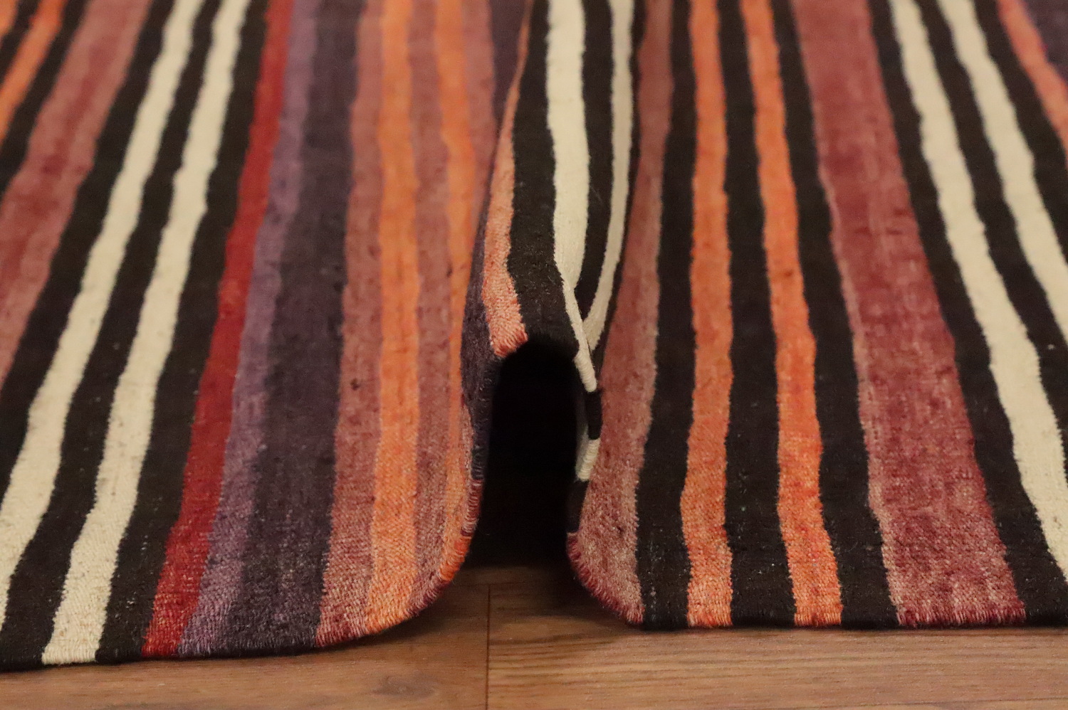 Elegant Striped Kilim Area Rug 5x10 for a Cozy Home Ambience