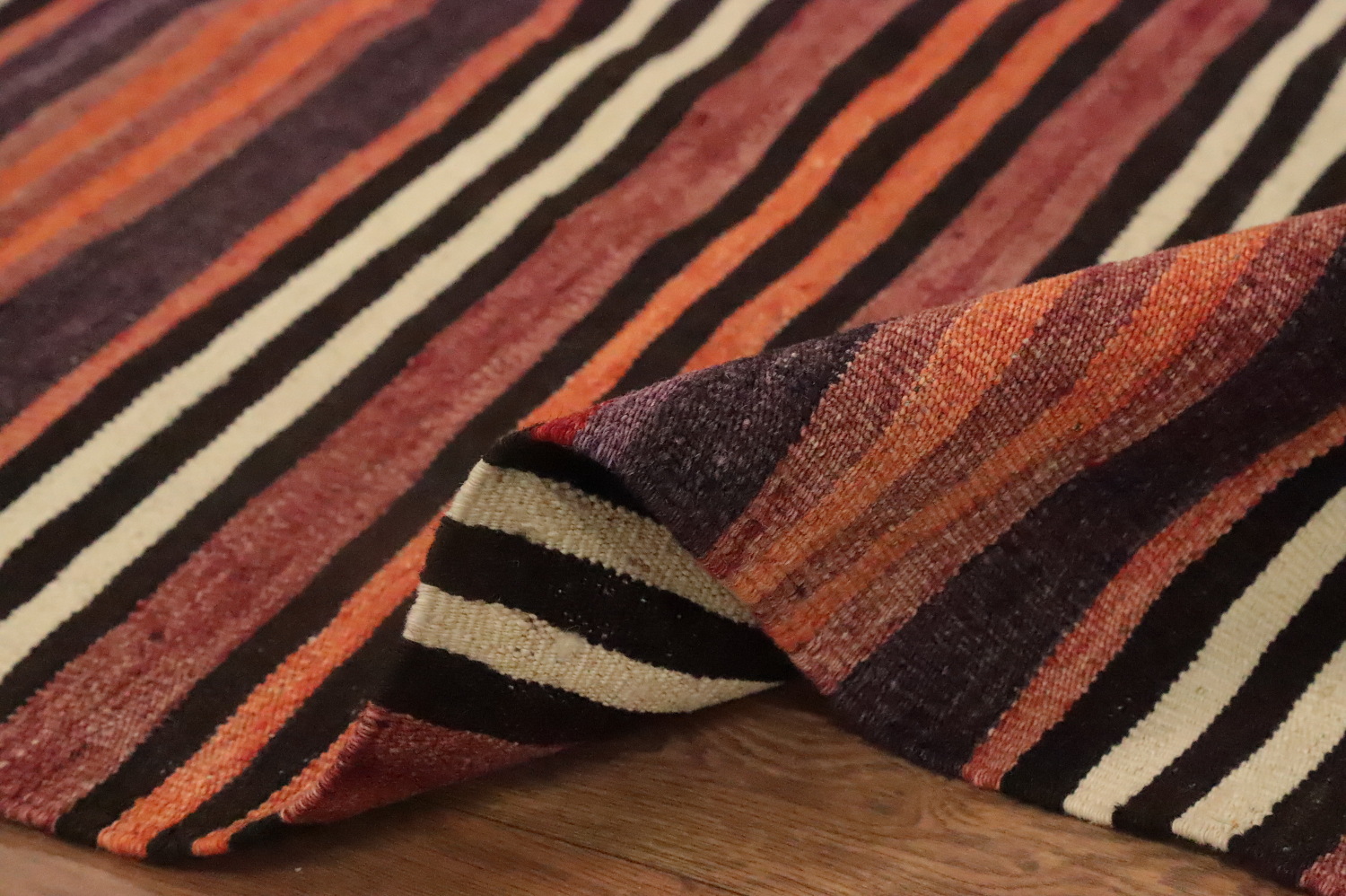 Elegant Striped Kilim Area Rug 5x10 for a Cozy Home Ambience