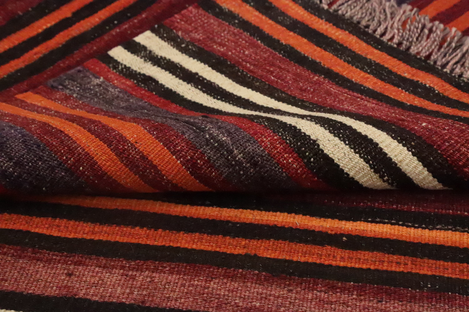 Elegant Striped Kilim Area Rug 5x10 for a Cozy Home Ambience