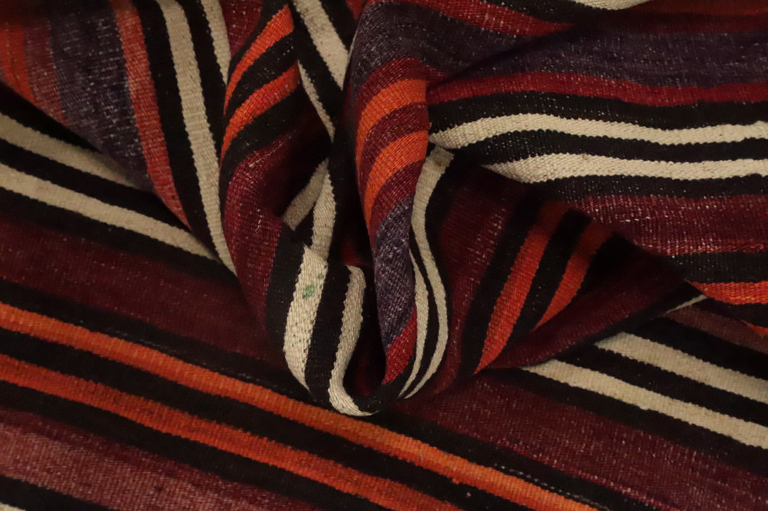 Elegant Striped Kilim Area Rug 5x10 for a Cozy Home Ambience