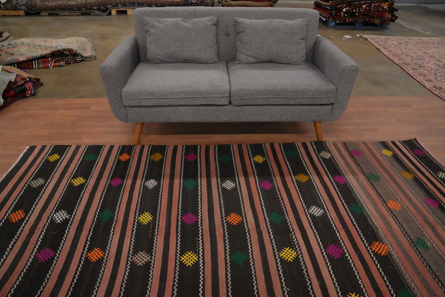 Handwoven Kilim Area Rug 5x10 with Multicolor Accents