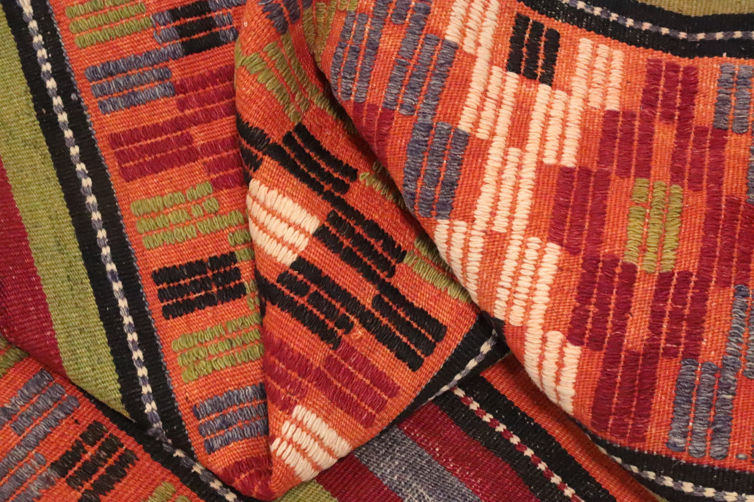 Colorful Kilim Area Rug 5x9 with Ethnic Designs for Living Spaces