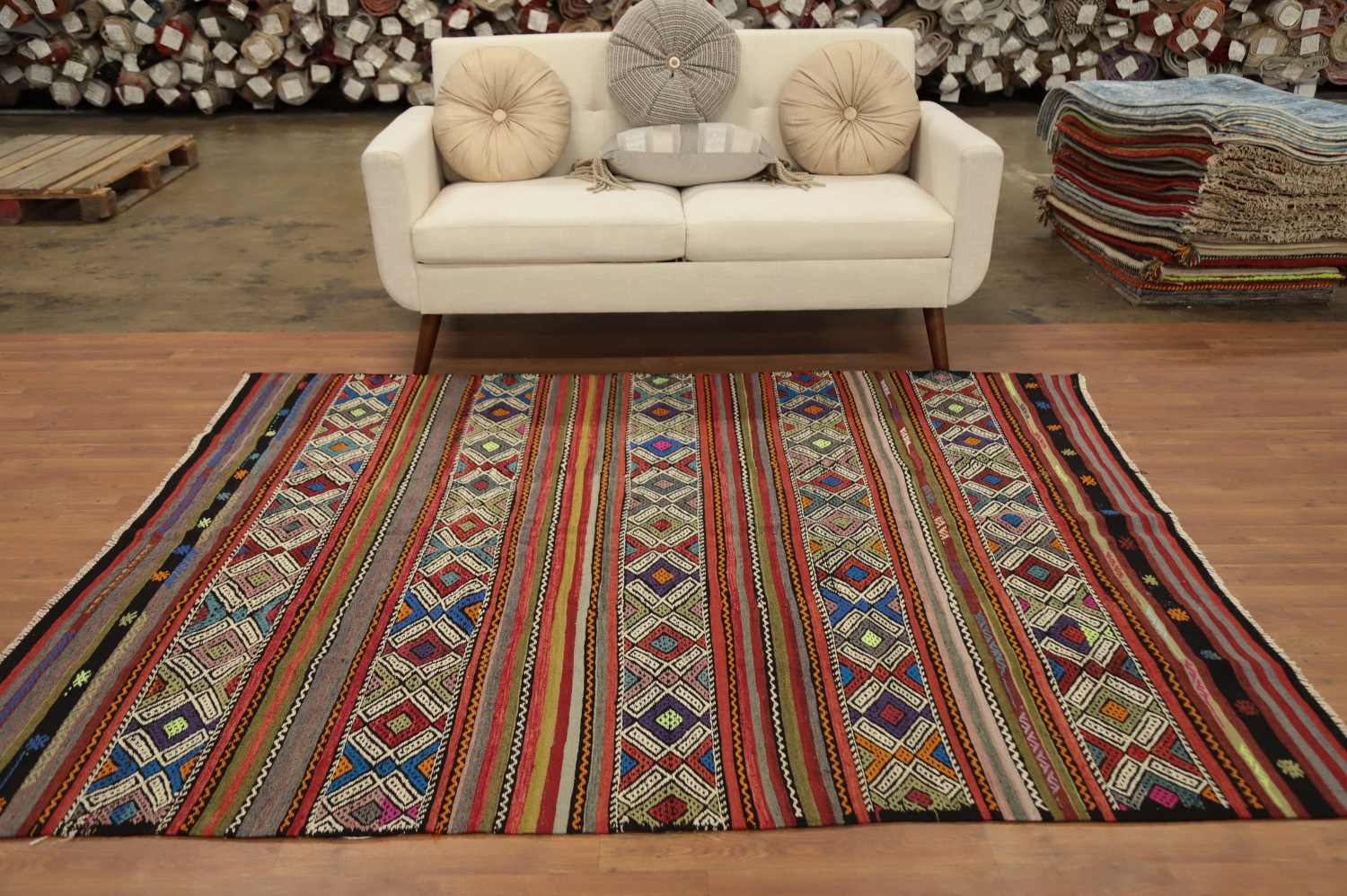 Geometric Handwoven Kilim Rug 5x7 with Rich Earthy Tones