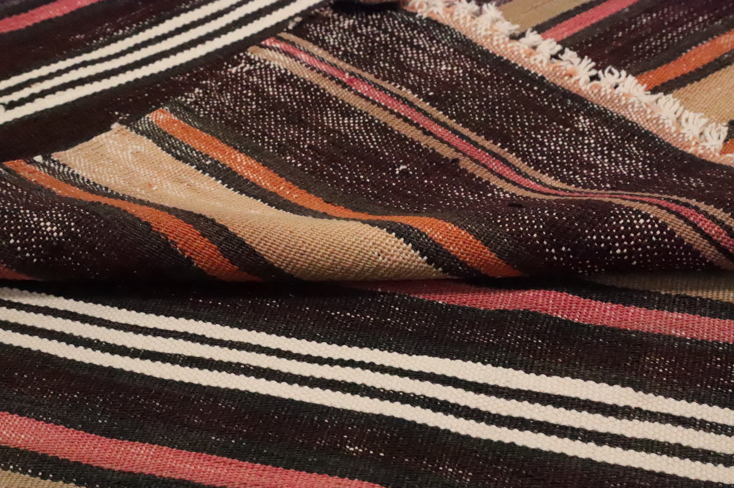 Elegant Striped Kilim Area Rug 5x8 with Earth Tones