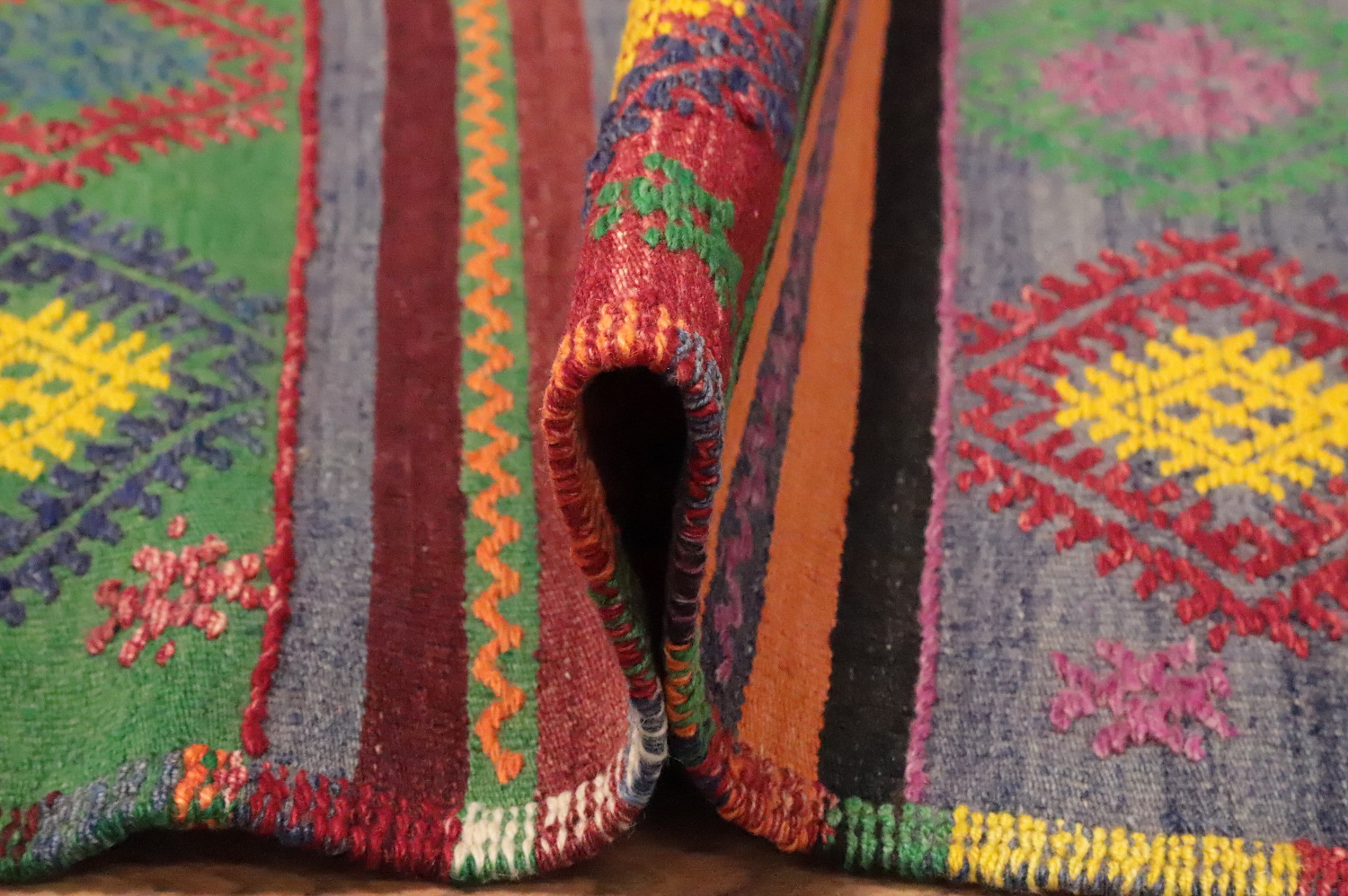 Vibrant Geometric Kilim Area Rug 6x10 for Bohemian Living Rooms