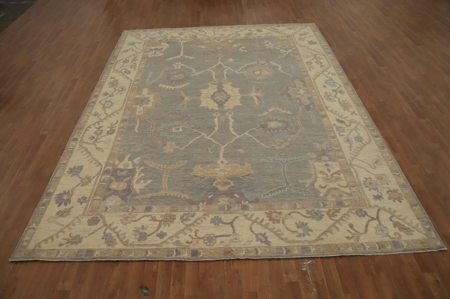 Elegant Classic Carpet with Intricate Border Design 9x12